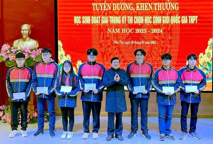 Điểm danh các địa phương dẫn đầu về đạt giải học sinh giỏi quốc gia THPT năm học 2023 - 2024 - Ảnh 2. Điểm danh các địa phương dẫn đầu về đạt giải học sinh giỏi quốc gia THPT năm học 2023 - 2024 - Ảnh 2.