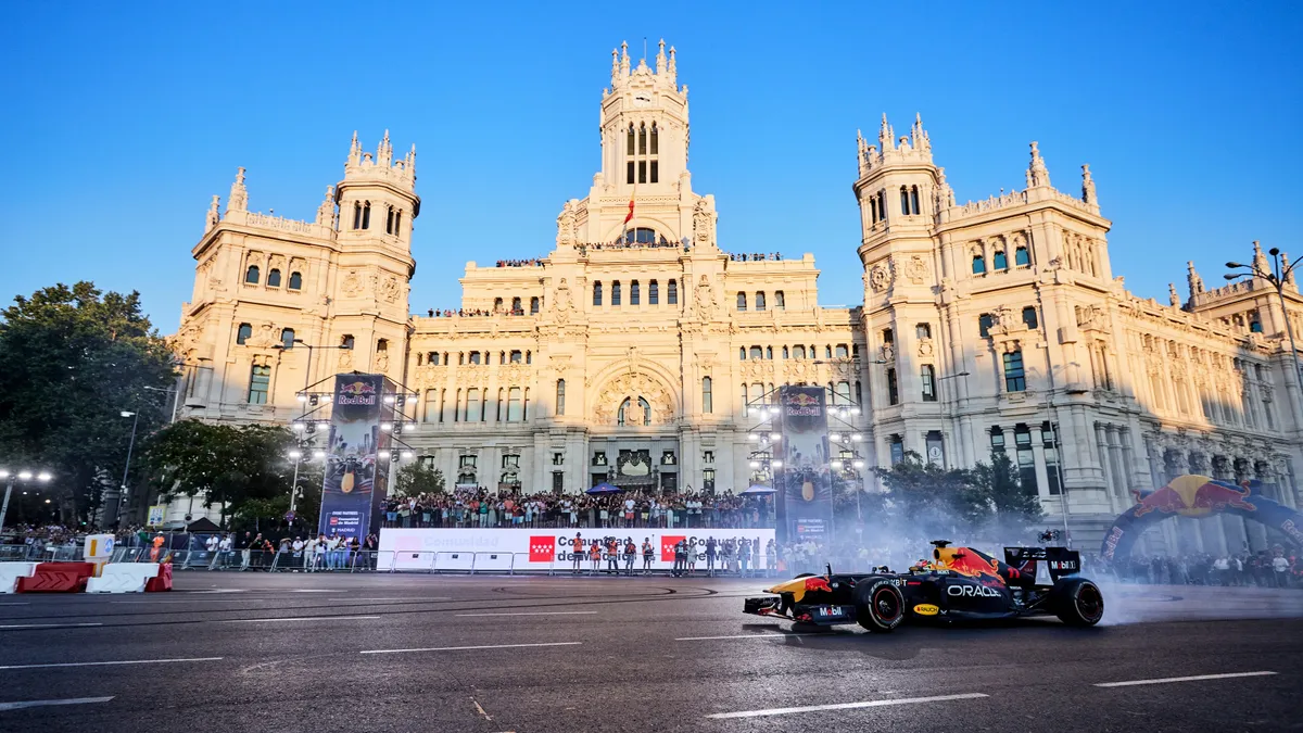 F1 đang sử dụng quá nhiều đường đua phố - Ảnh 1. F1 đang sử dụng quá nhiều đường đua phố - Ảnh 1.