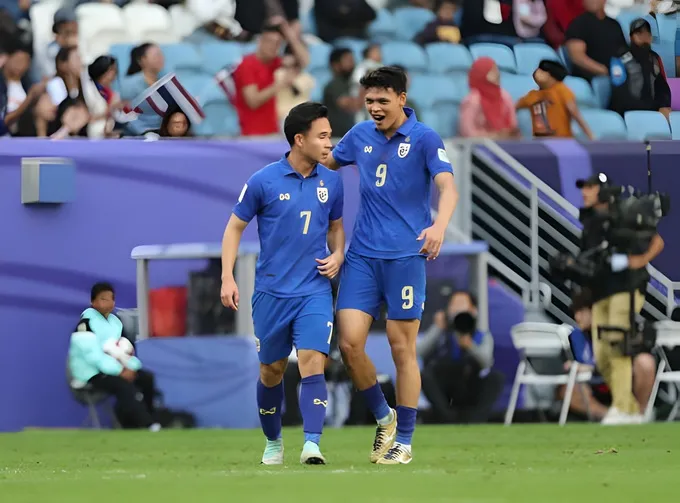 ASIAN Cup 2023 | ĐT Thái Lan dừng bước tại vòng 1/8 - Ảnh 2. ASIAN Cup 2023 | ĐT Thái Lan dừng bước tại vòng 1/8 - Ảnh 2.