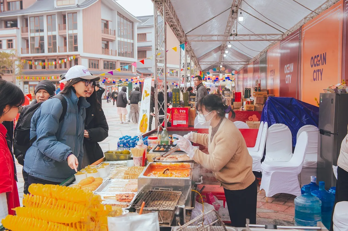 Hội chợ Xuân đỉnh của chóp tại Ocean City hút du khách những ngày giáp Tết - Ảnh 3.