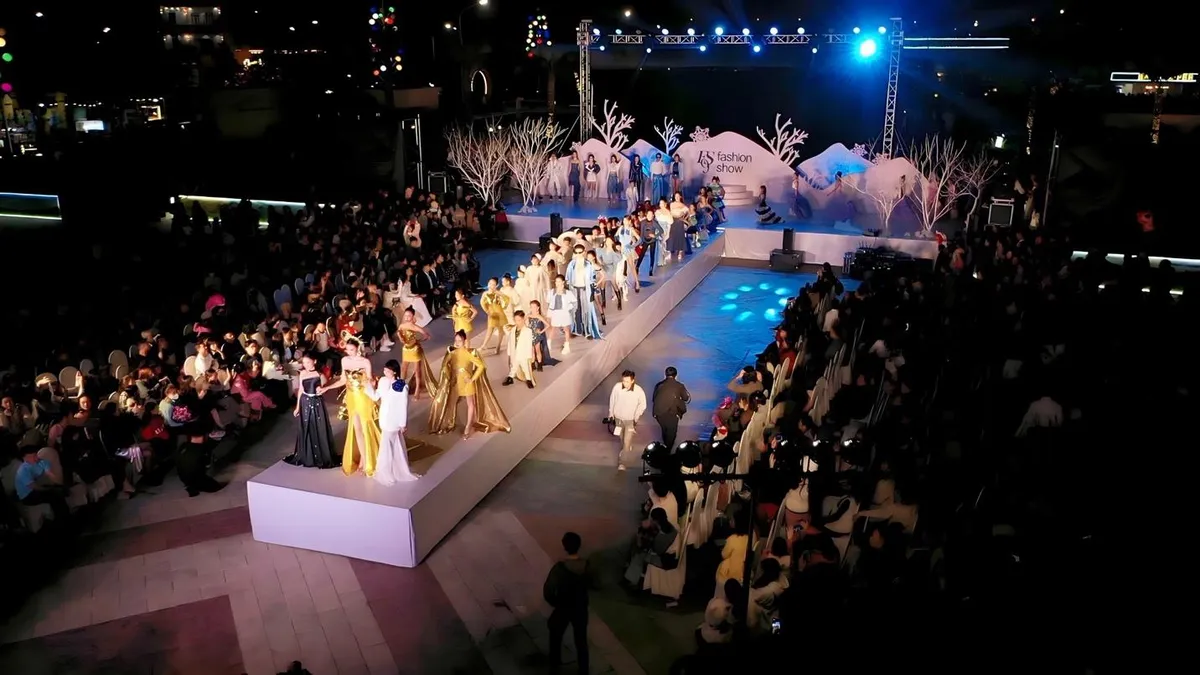 Đạo diễn Phương Anh Đinh ghi dấu ấn sáng tạo trong 9 FASHION SHOW mùa 2 - Ảnh 1.