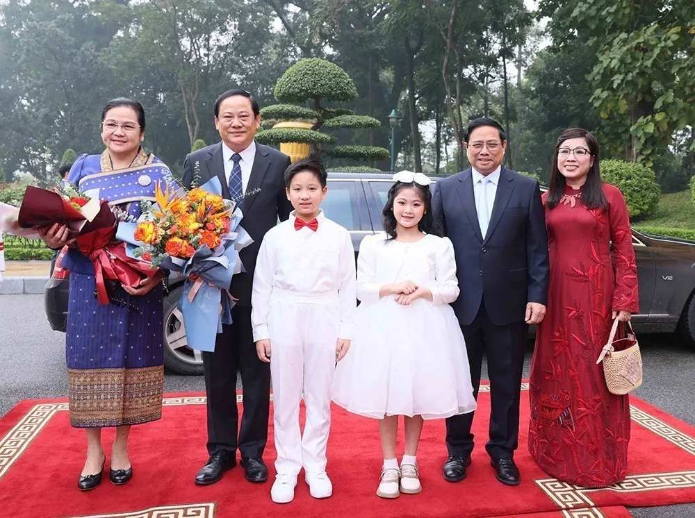 Thủ tướng Phạm Minh Chính chủ trì Lễ đón Thủ tướng Lào Sonexay Siphandone thăm chính thức Việt Nam - Ảnh 2.