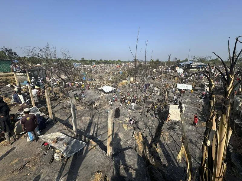 Hỏa hoạn thiêu rụi trại tị nạn ở Bangladesh, gần 7.000 người Rohingya mất chỗ ở - Ảnh 1.