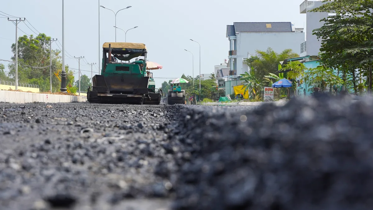 Người dân Cần Thơ vui mừng khi đường vành đai sân bay sắp thông xe - Ảnh 2.