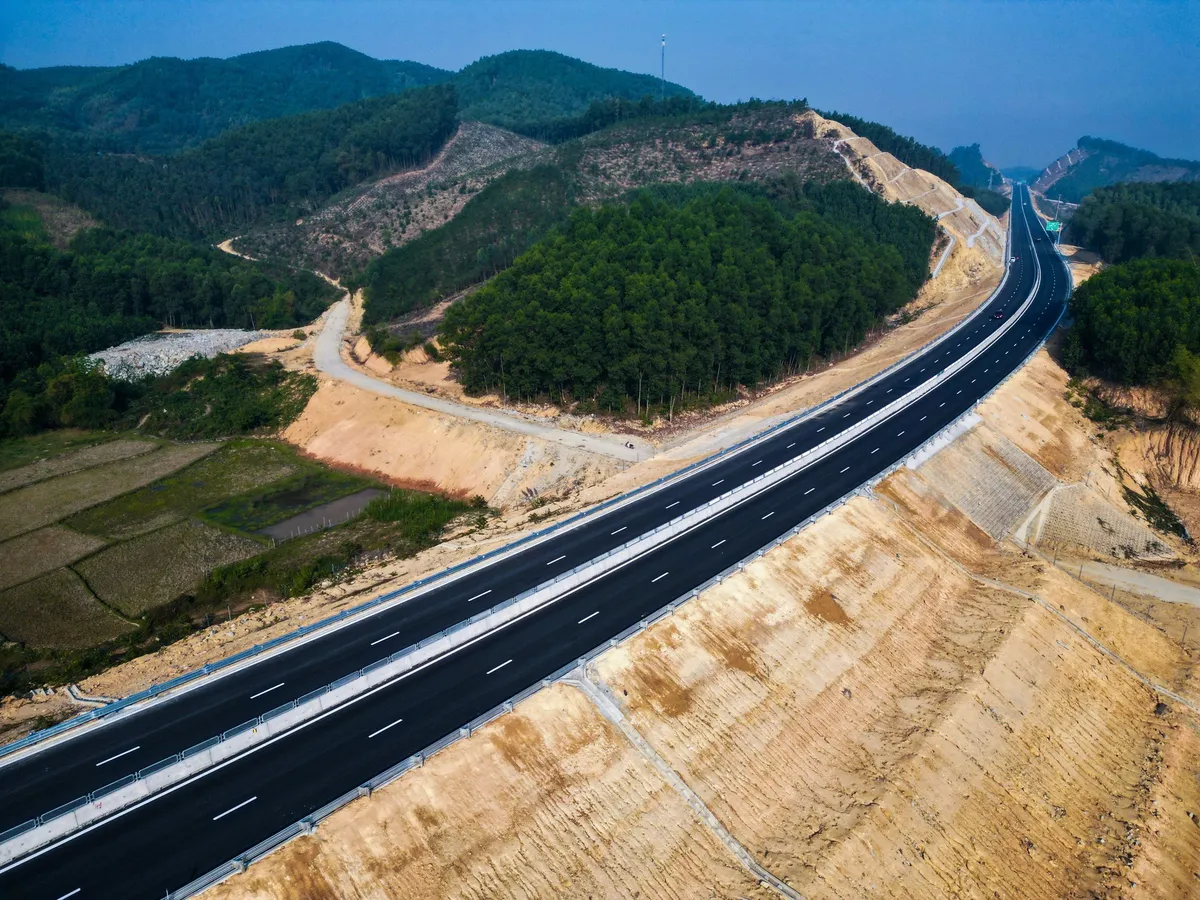 Niềm vui của người d&acirc;n Tuy&ecirc;n Quang với con đường cao tốc đầu ti&ecirc;n của tỉnh - Ảnh 1.