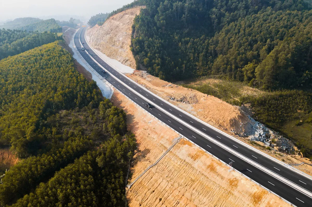 Niềm vui của người d&acirc;n Tuy&ecirc;n Quang với con đường cao tốc đầu ti&ecirc;n của tỉnh - Ảnh 3.