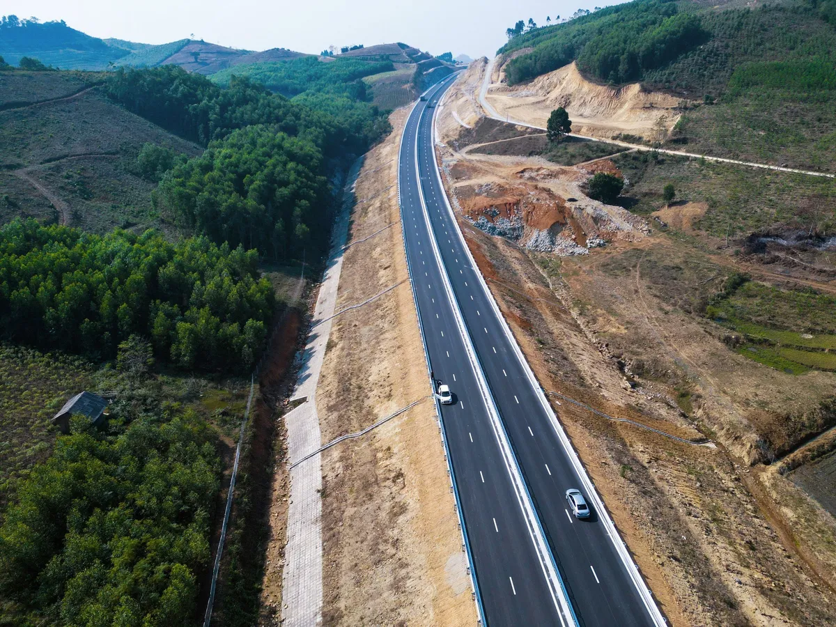 Niềm vui của người d&acirc;n Tuy&ecirc;n Quang với con đường cao tốc đầu ti&ecirc;n của tỉnh - Ảnh 5.