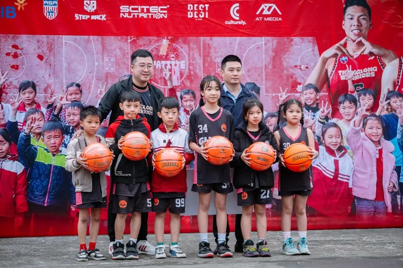 Thang Long Warriors giao lưu bóng rổ tại vùng cao - Ảnh 4. Thang Long Warriors giao lưu bóng rổ tại vùng cao - Ảnh 4.
