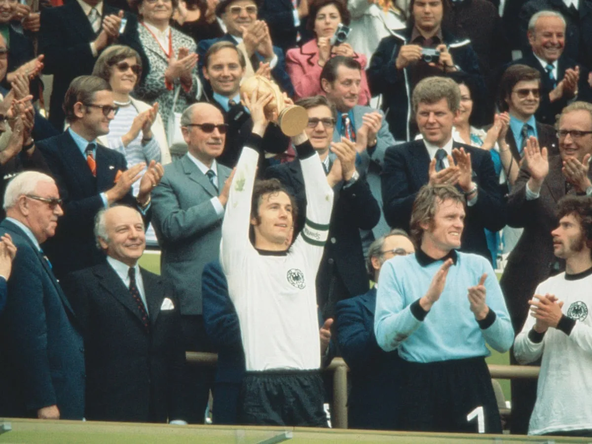 Những dấu ấn trong sự nghiệp của Hoàng đế bóng đá Franz Beckenbauer - Ảnh 2. Những dấu ấn trong sự nghiệp của Hoàng đế bóng đá Franz Beckenbauer - Ảnh 2.