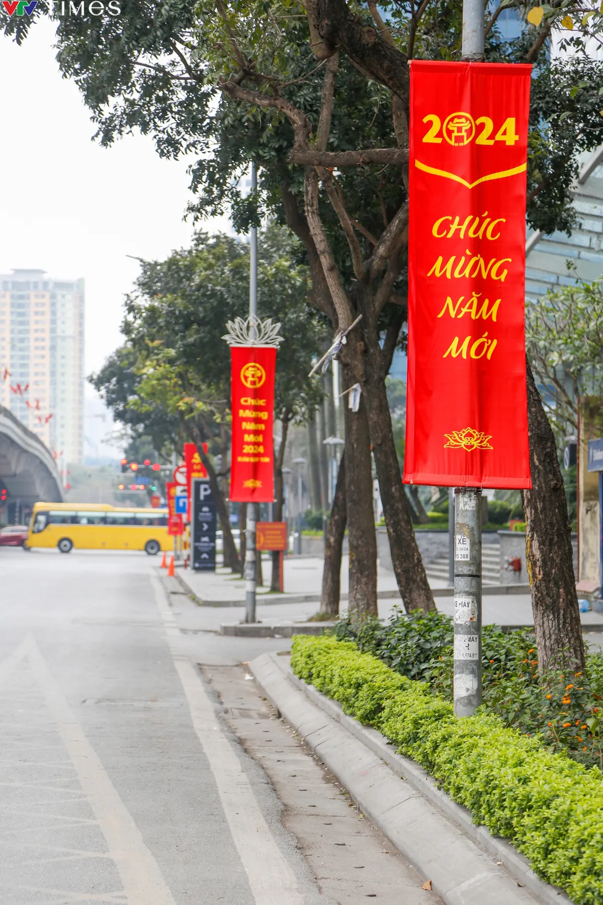 Hà Nội bình yên đến lạ trong ngày mùng 1 Tết Giáp Thìn - Ảnh 10.