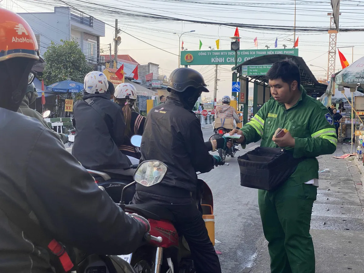 Cửa ng&otilde; TP Hồ Ch&iacute; Minh kh&ocirc;ng xảy ra &ugrave;n ứ ng&agrave;y cuối kỳ nghỉ Tết - Ảnh 4.