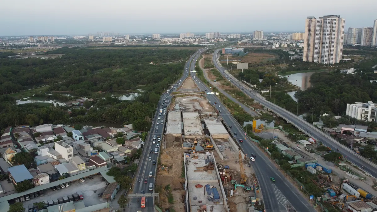 Cửa ng&otilde; TP Hồ Ch&iacute; Minh kh&ocirc;ng xảy ra &ugrave;n ứ ng&agrave;y cuối kỳ nghỉ Tết - Ảnh 5.
