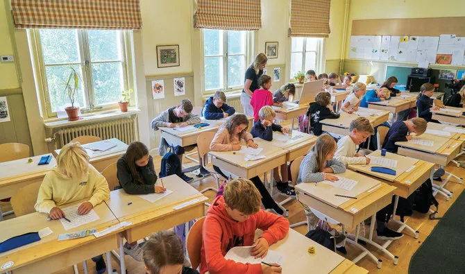 Thụy Điển cân nhắc không sử dụng máy tính bậc tiểu học - Ảnh 1. Thụy Điển cân nhắc không sử dụng máy tính bậc tiểu học - Ảnh 1.