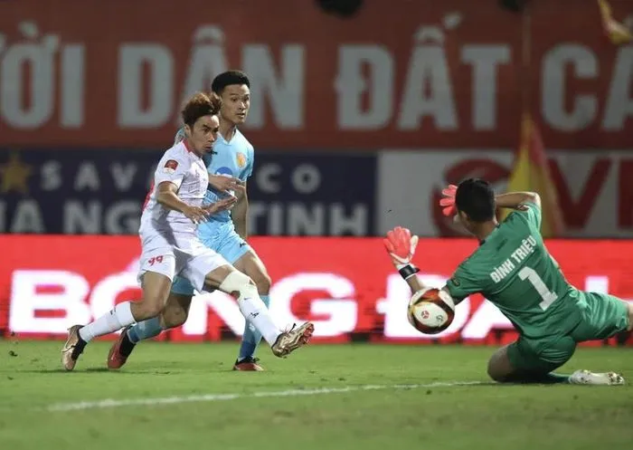 Vòng 9 V.League: Thép Xanh Nam Định củng cố ngôi đầu - Ảnh 1. Vòng 9 V.League: Thép Xanh Nam Định củng cố ngôi đầu - Ảnh 1.