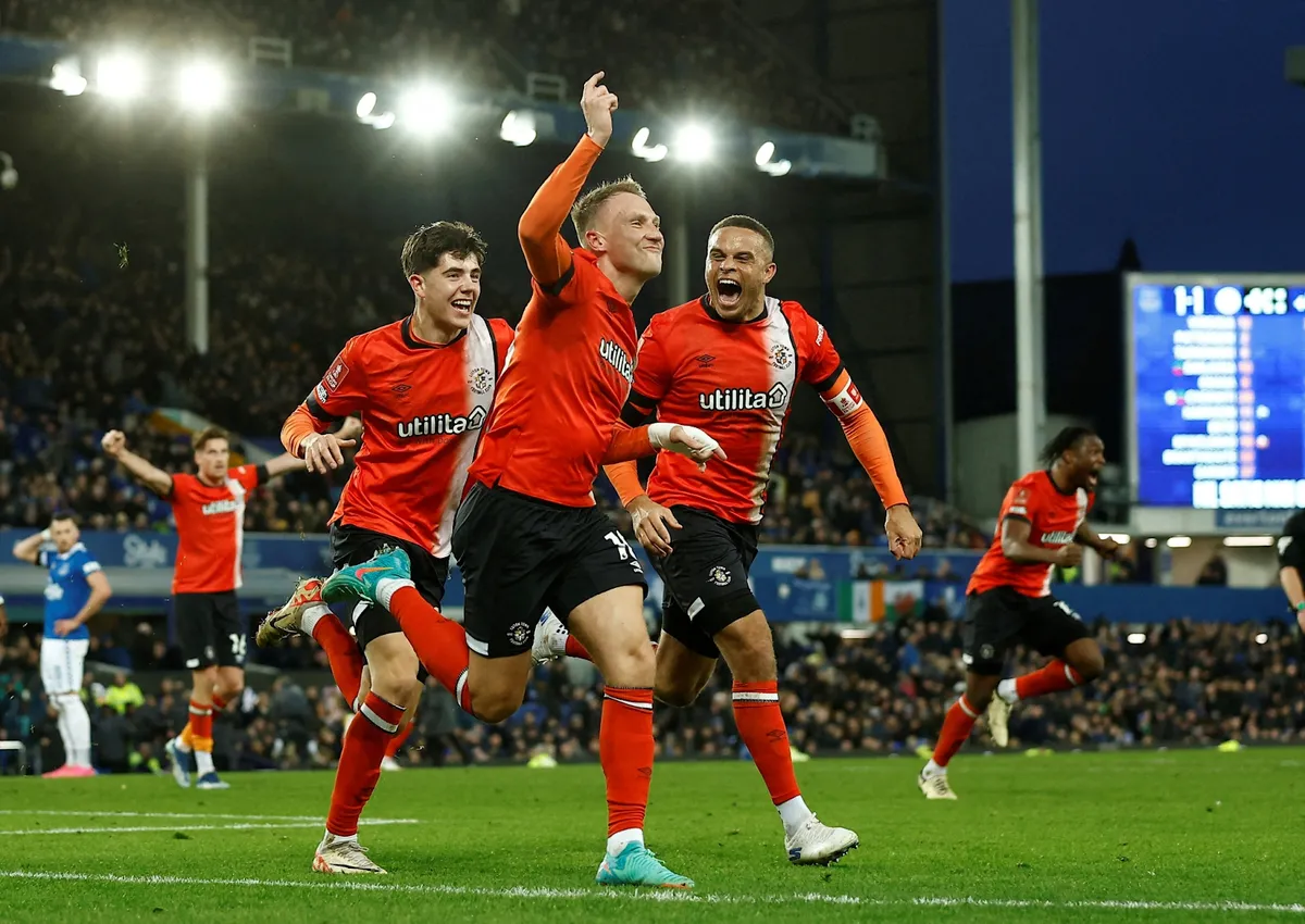 Luton Town vs Man Utd: Nối dài mạch thắng, chờ đợi bất ngờ | Vòng 25 giải Ngoại Hạng Anh - Ảnh 2. Luton Town vs Man Utd: Nối dài mạch thắng, chờ đợi bất ngờ | Vòng 25 giải Ngoại Hạng Anh - Ảnh 2.