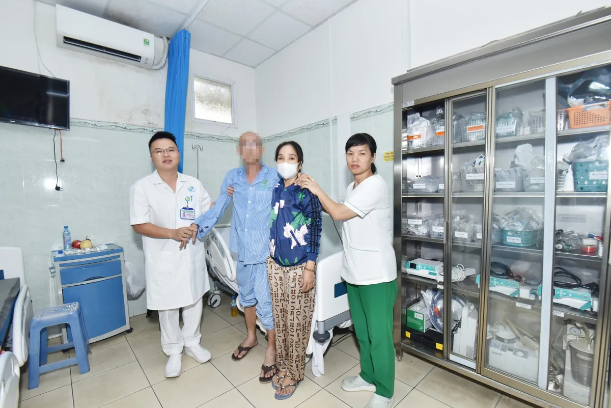 Phối hợp liên viện xạ trị cấp cứu cho bệnh nhân ung thư di căn - Ảnh 2.