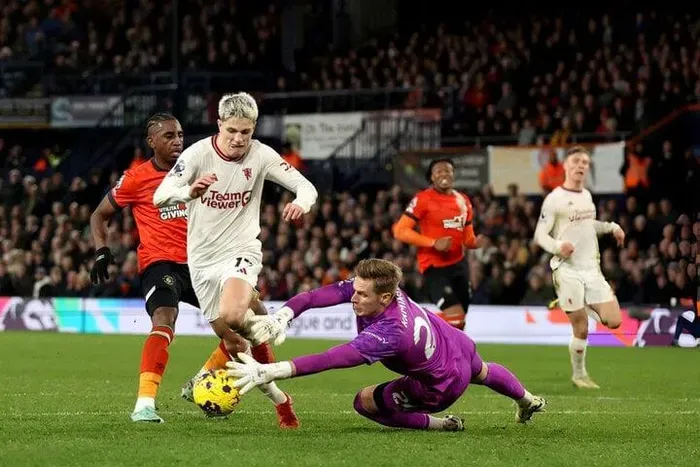 Hojlund lập kỷ lục, Manchester United tiến gần top 5 - Ảnh 4. Hojlund lập kỷ lục, Manchester United tiến gần top 5 - Ảnh 4.