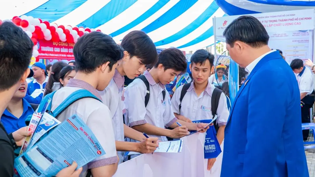 Đưa giáo dục đại học trở thành “hạ tầng tri thức chiến lược quốc gia” - Ảnh 1.