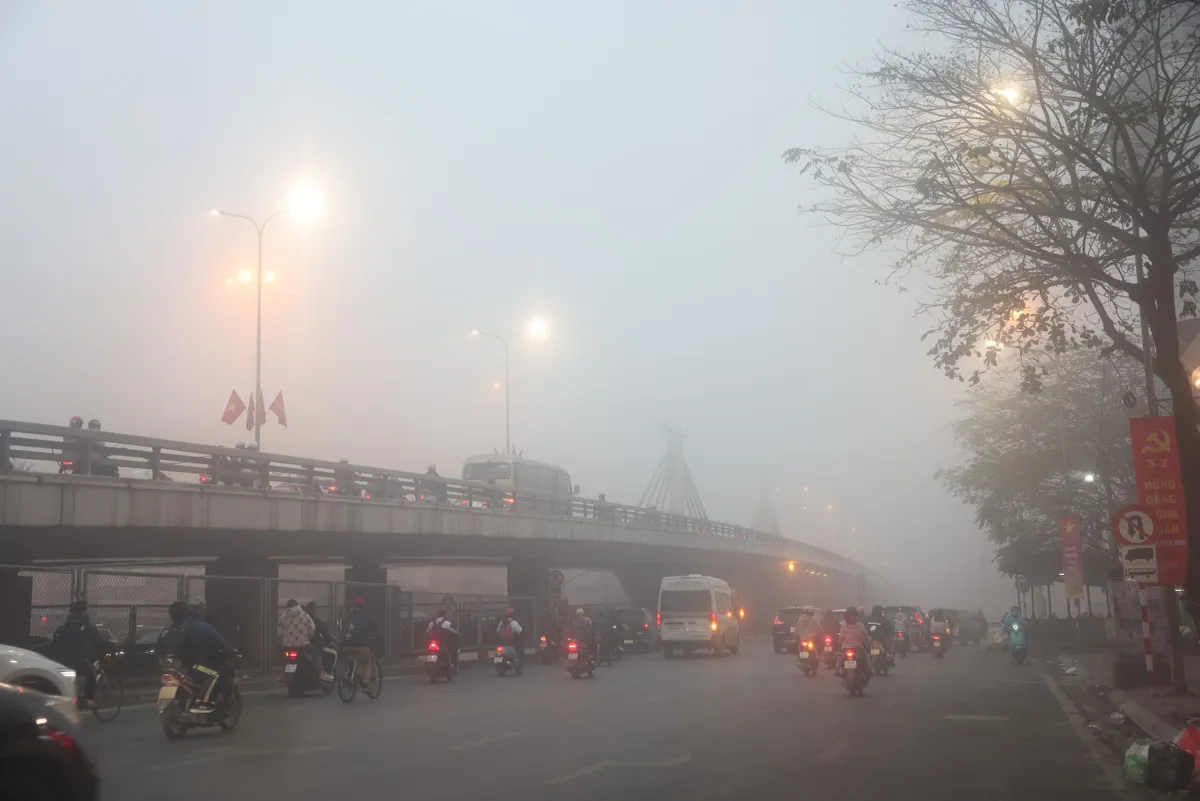 Vì sao Hà Nội mù mịt trong sương dày đặc? - Ảnh 2.