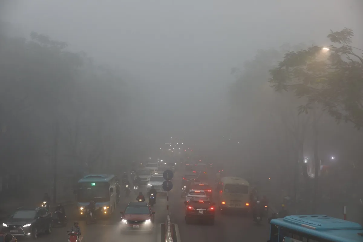 Vì sao Hà Nội mù mịt trong sương dày đặc? - Ảnh 6.