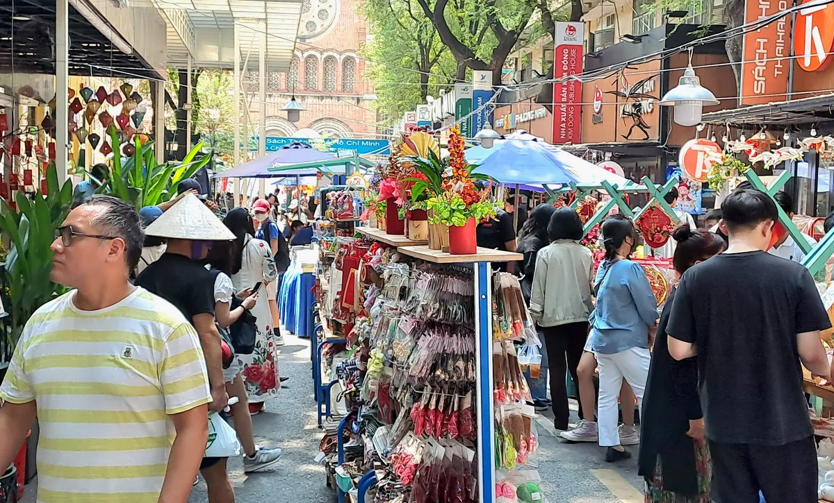 TP. Hồ Chí Minh sẽ có thêm nhiều đường sách mới - Ảnh 1.