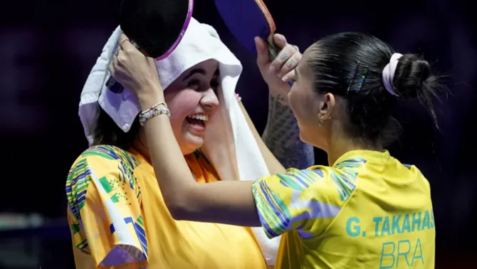 Tay vợt đặc biệt đi v&agrave;o lịch sử b&oacute;ng b&agrave;n thế giới - Ảnh 1.