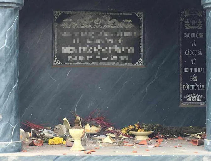 Hàng loạt ngôi mộ ở Hà Nội bị kẻ xấu phá hoại - Ảnh 1.