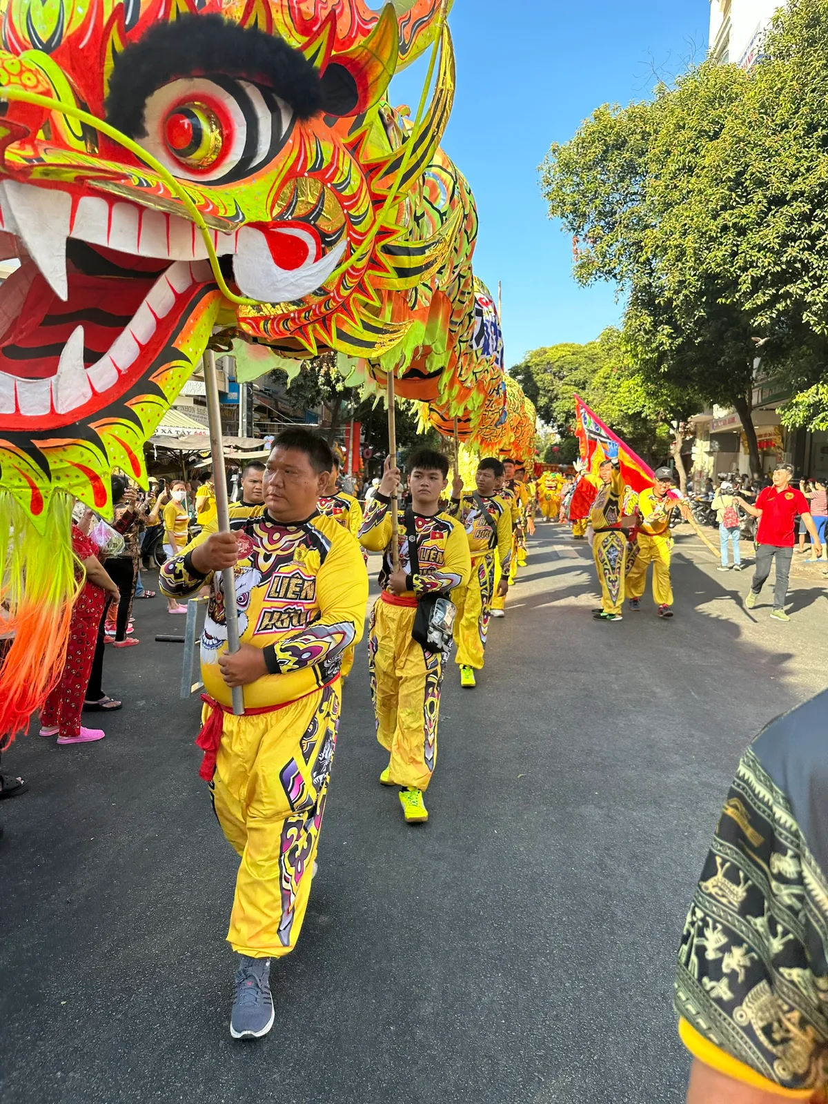 Đông đảo người dân tham dự lễ “Nghinh Ông Quan thánh đế quân tuần du” - Ảnh 2.