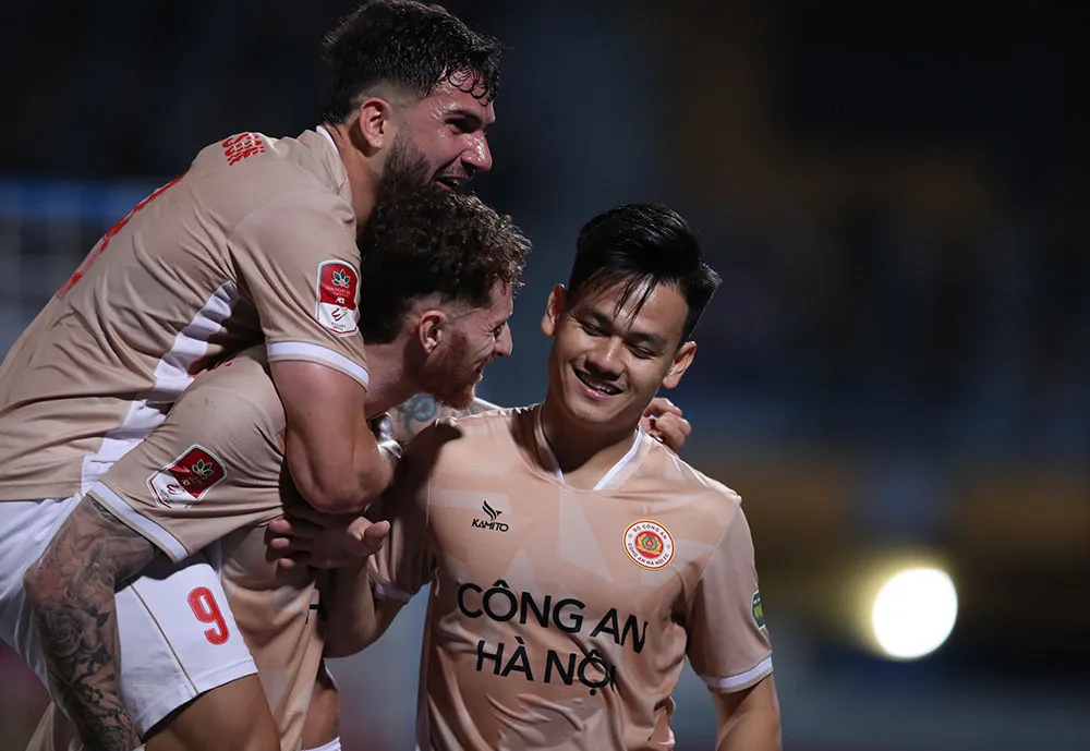 Vòng 10 V.League | Sông Lam Nghệ An vs Công An Hà Nội (18:00 ngày 23/02 trên VTV5) - Ảnh 2. Vòng 10 V.League | Sông Lam Nghệ An vs Công An Hà Nội (18:00 ngày 23/02 trên VTV5) - Ảnh 2.