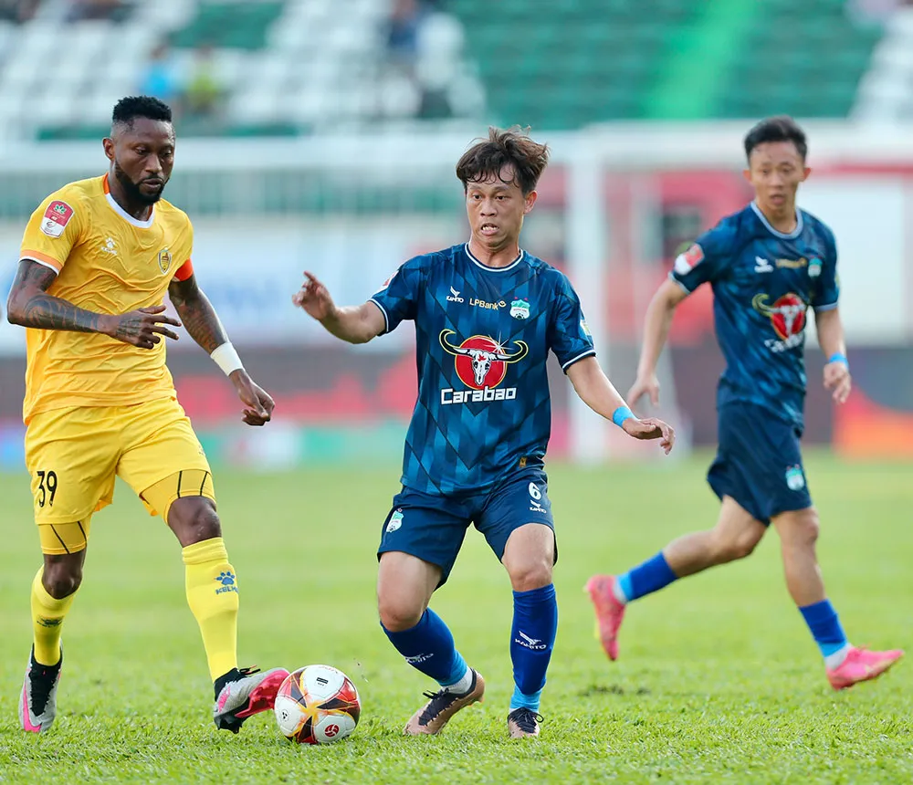 Vòng 10 V.League 2023/24 | Hồng Lĩnh Hà Tĩnh lại thắng, HAGL gây thất vọng - Ảnh 2. Vòng 10 V.League 2023/24 | Hồng Lĩnh Hà Tĩnh lại thắng, HAGL gây thất vọng - Ảnh 2.