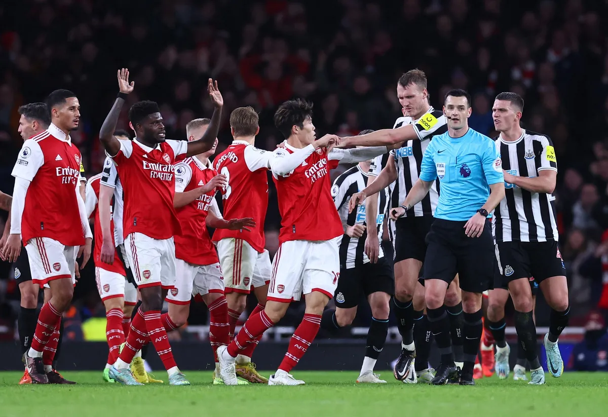 Arsenal vs Newcastle: Hiểm họa khó lường cho Pháo thủ | 03h00 ngày 25/02/2024 - Ảnh 2. Arsenal vs Newcastle: Hiểm họa khó lường cho Pháo thủ | 03h00 ngày 25/02/2024 - Ảnh 2.