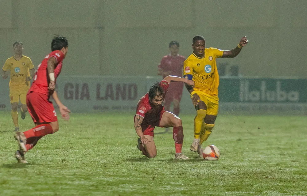 Vòng 10 V.League 2023/24 | Cơn mưa bàn thắng tại sân Thanh Hóa - Ảnh 1. Vòng 10 V.League 2023/24 | Cơn mưa bàn thắng tại sân Thanh Hóa - Ảnh 1.
