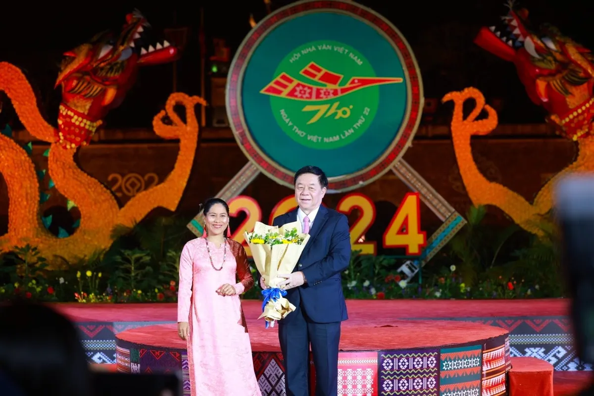 Đêm thơ Bản hòa âm đất nước: Tôn vinh tác phẩm của các nhà thơ dân tộc - Ảnh 1.