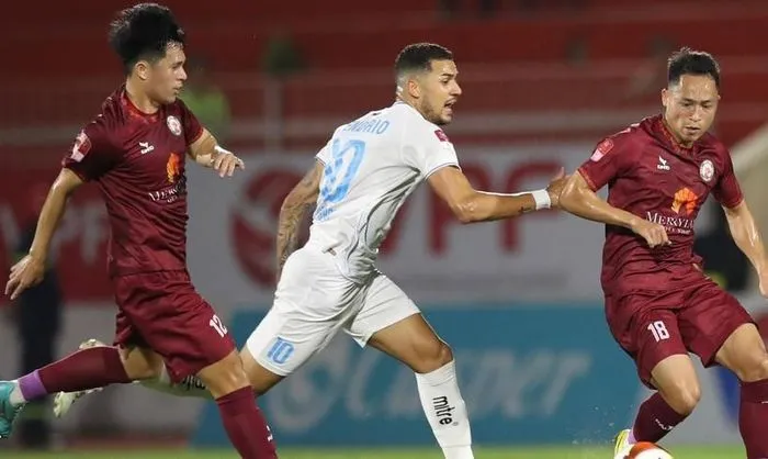 Vòng 10 V.League 2023/24 | Đội đầu bảng Thép Xanh Nam Định gục ngã ở Quy Nhơn - Ảnh 2. Vòng 10 V.League 2023/24 | Đội đầu bảng Thép Xanh Nam Định gục ngã ở Quy Nhơn - Ảnh 2.