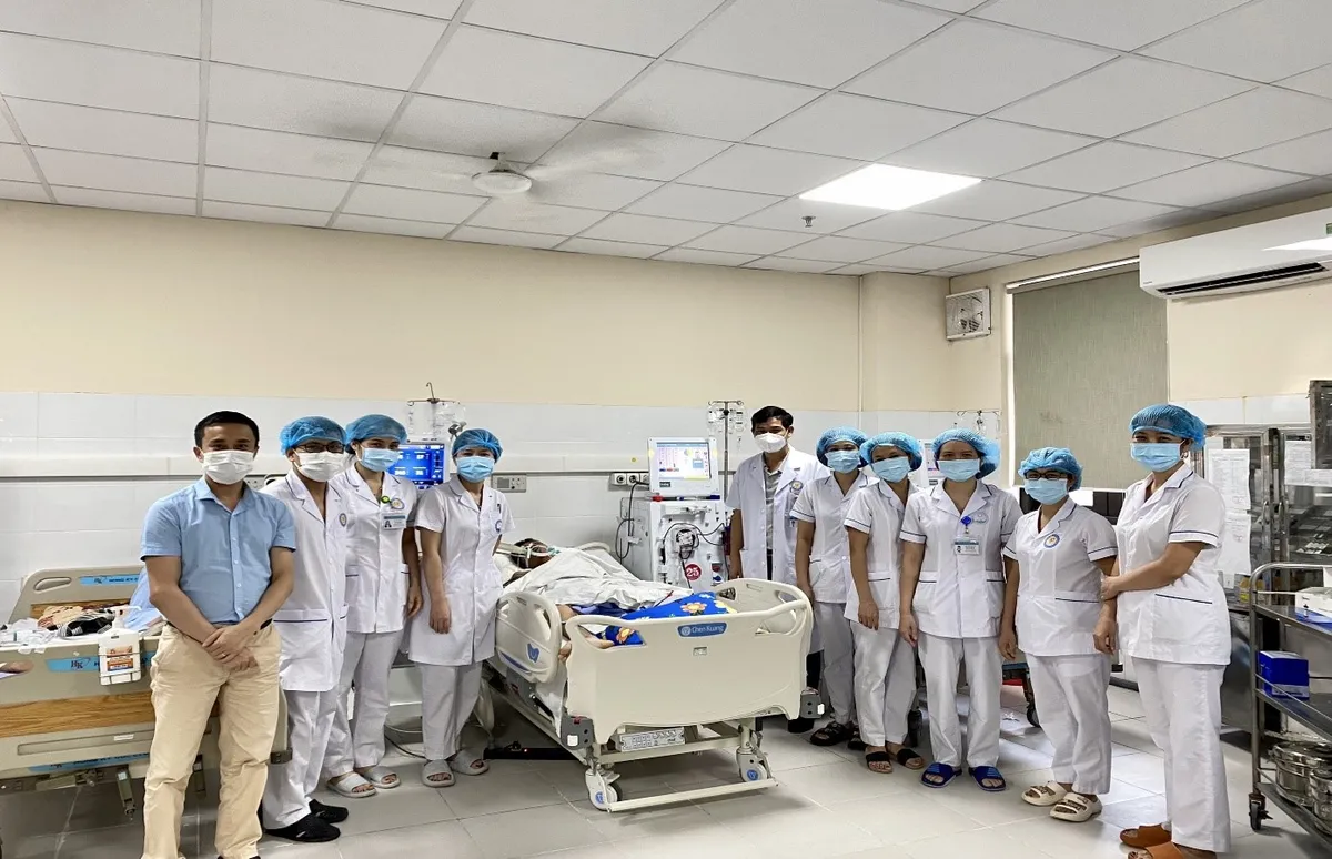 Cứu sống bệnh nhân liệt tứ chi, liệt cơ hô hấp sau hơn 6 tháng phụ thuộc thở máy - Ảnh 2. Cứu sống bệnh nhân liệt tứ chi, liệt cơ hô hấp sau hơn 6 tháng phụ thuộc thở máy - Ảnh 2.