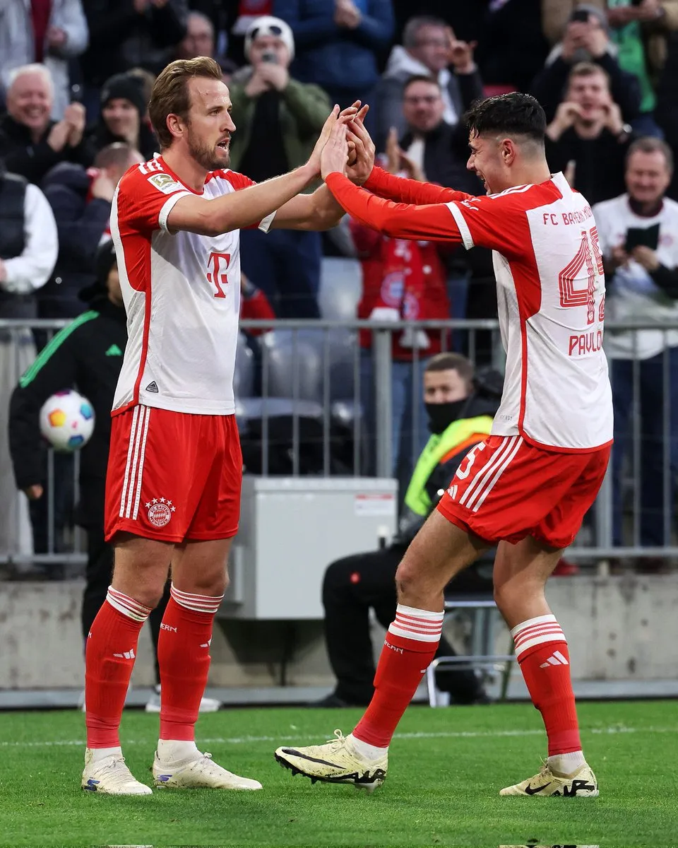 Harry Kane cân bằng kỷ lục của Luca Toni - Ảnh 1. Harry Kane cân bằng kỷ lục của Luca Toni - Ảnh 1.