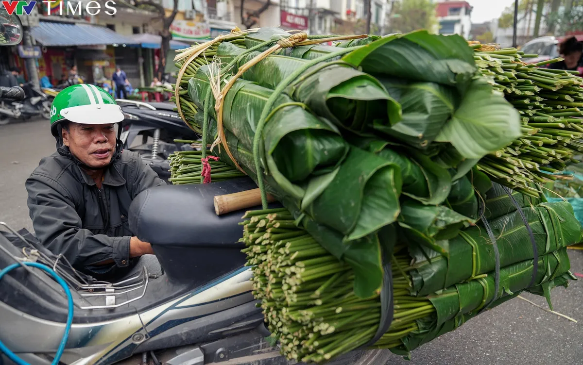 Hà Nội: Nhộn nhịp chợ lá dong ngày cận Tết - Ảnh 5.