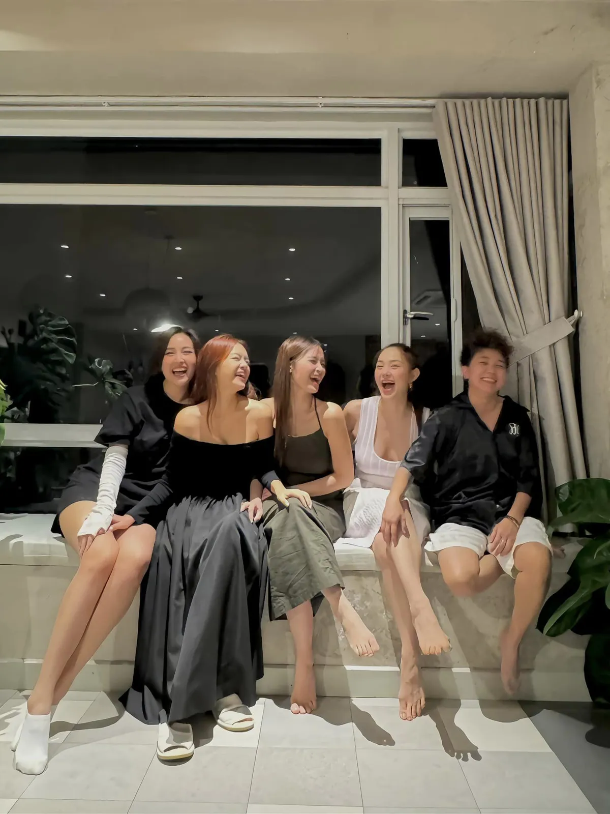 Sao Việt tất bật trang ho&agrave;ng nh&agrave; cửa đ&oacute;n Tết, Quỳnh Nga ch&uacute;c mừng d&agrave;n Chị đẹp - Ảnh 10.