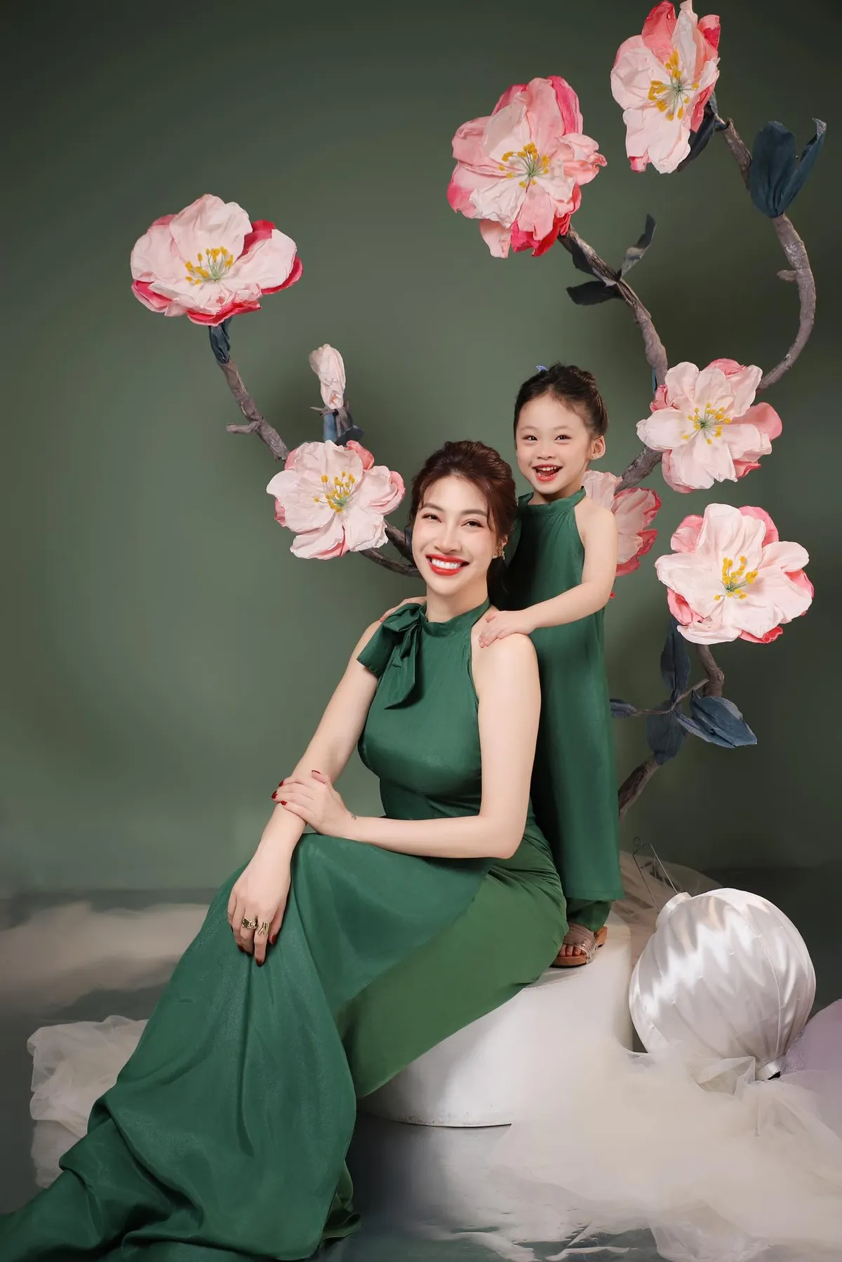 Sao Việt tất bật trang ho&agrave;ng nh&agrave; cửa đ&oacute;n Tết, Quỳnh Nga ch&uacute;c mừng d&agrave;n Chị đẹp - Ảnh 6.