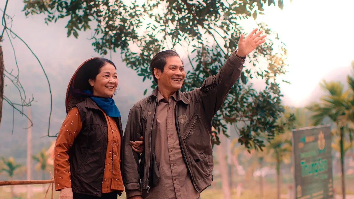 Ca sĩ Tuấn Cường lan tỏa th&ocirc;ng điệp t&igrave;nh th&acirc;n ấm &aacute;p trong MV Tết - Ảnh 2.