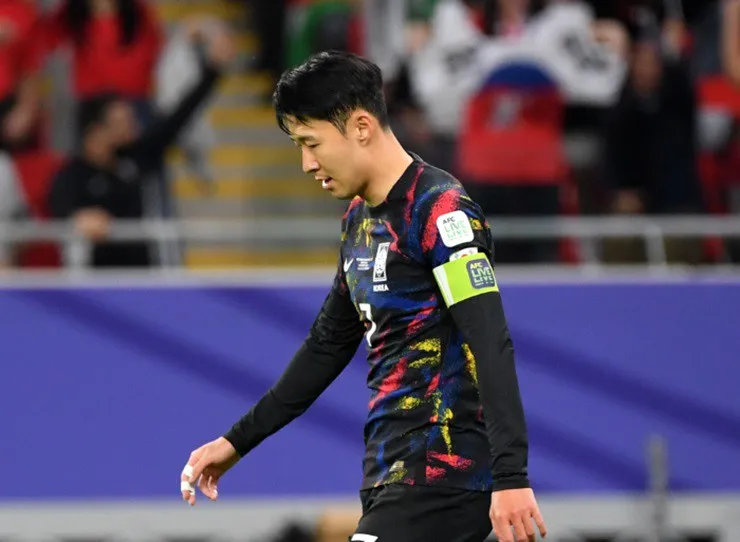 Báo Hàn Quốc tức giận, đòi sa thải HLV Klinsmann, Son Heung Min xin lỗi khán giả - Ảnh 1. Báo Hàn Quốc tức giận, đòi sa thải HLV Klinsmann, Son Heung Min xin lỗi khán giả - Ảnh 1.
