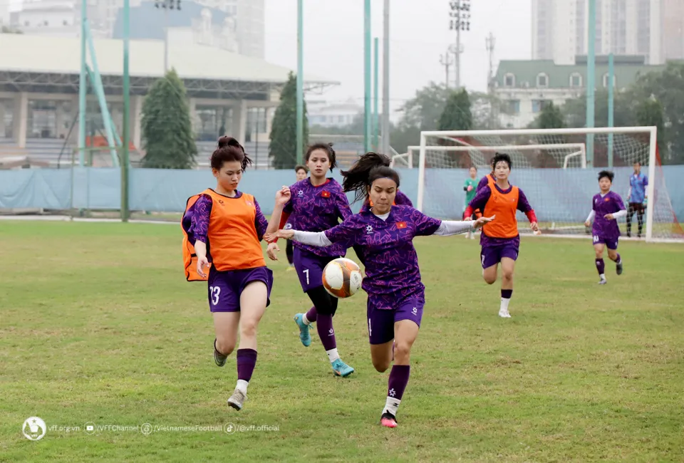 HLV Akira: “Tôi giao bài tập cho các cầu thủ trong dịp Tết để giữ thể lực và phong độ” - Ảnh 2. HLV Akira: “Tôi giao bài tập cho các cầu thủ trong dịp Tết để giữ thể lực và phong độ” - Ảnh 2.