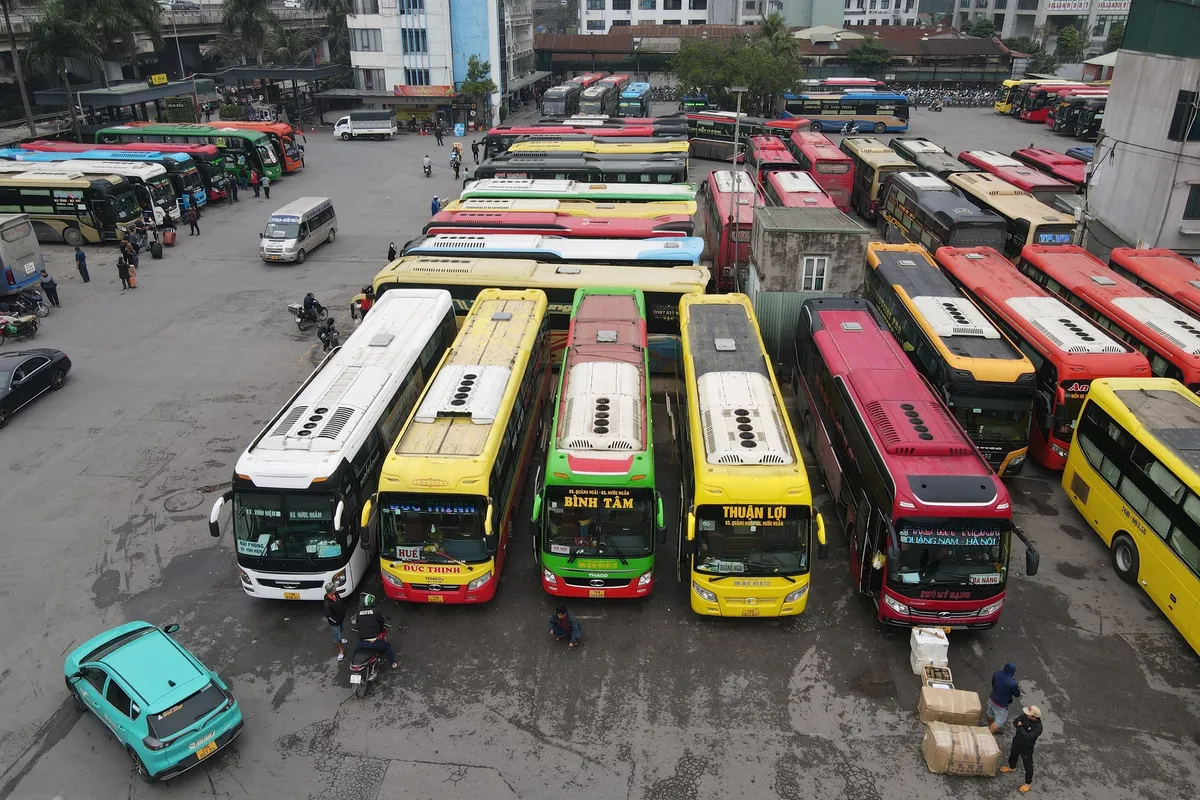 Giao thông hỗn loạn tại cửa ngõ phía Nam trong ngày làm việc cuối cùng trước Tết - Ảnh 4.