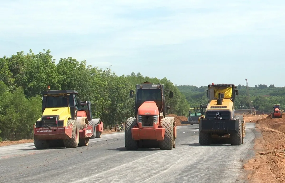 TP Hồ Chí Minh tiếp tục đẩy nhanh gỡ khó pháp lý các dự án - Ảnh 2.