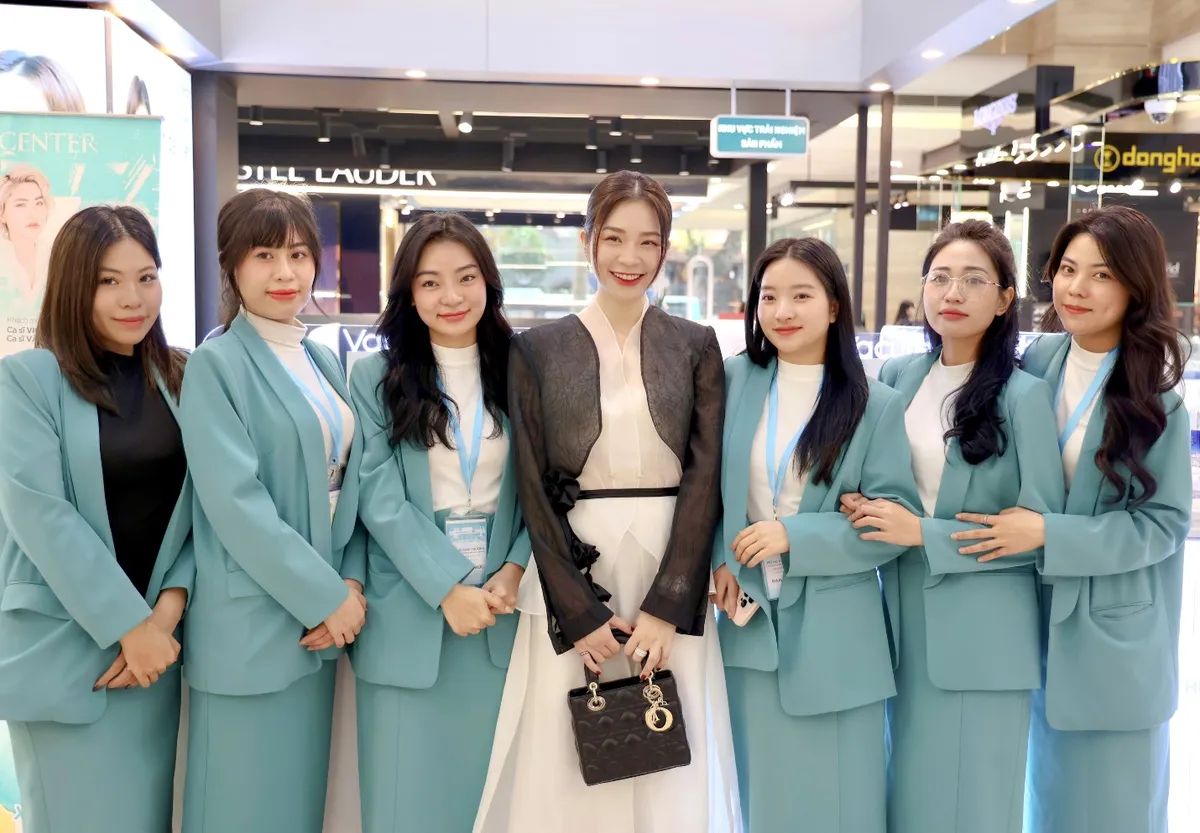 Người đồng h&agrave;nh c&ugrave;ng phụ nữ Việt chinh phục vẻ đẹp ho&agrave;n mỹ: Khi c&oacute; đam m&ecirc;, kh&ocirc;ng g&igrave; l&agrave; giới hạn - Ảnh 2.