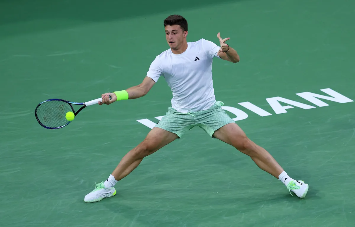 Novak Djokovic bị tay vợt hạng 123 thế giới loại khỏi Indian Wells - Ảnh 1. Novak Djokovic bị tay vợt hạng 123 thế giới loại khỏi Indian Wells - Ảnh 1.