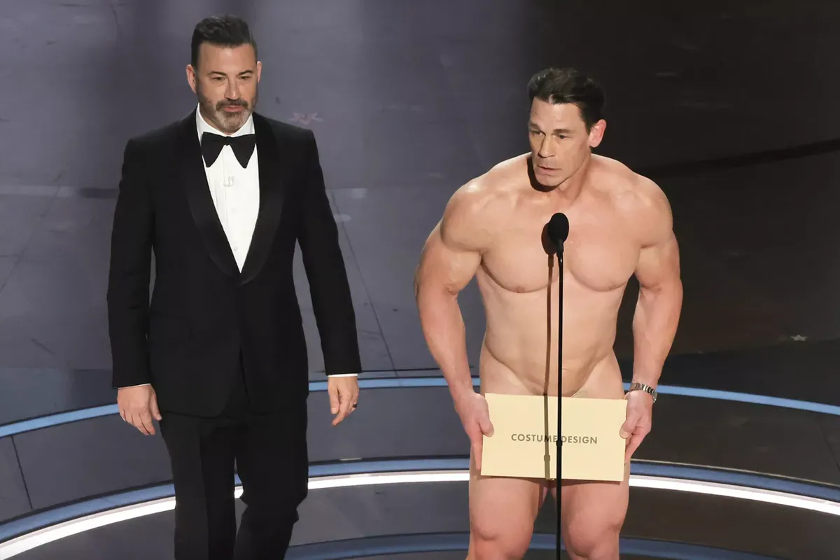 Lý do John Cena khoả thân tại Oscar 2024 - Ảnh 1.