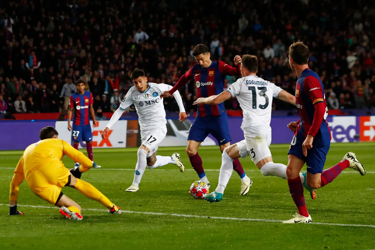 Thắng nhàn Napoli, Barcelona tiến vào tứ kết Champions League - Ảnh 3. Thắng nhàn Napoli, Barcelona tiến vào tứ kết Champions League - Ảnh 3.
