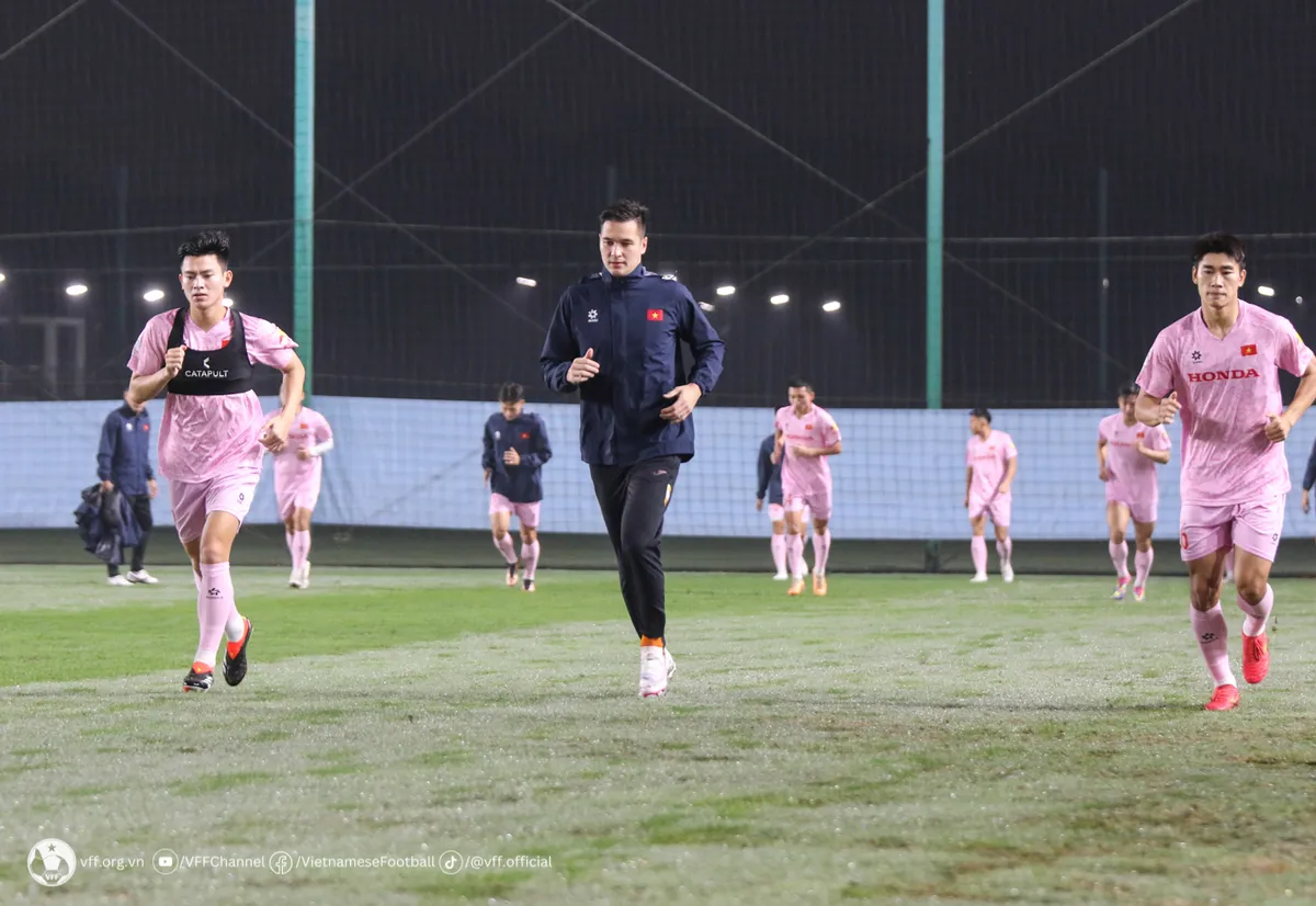 Tuyển Việt Nam tập trung đủ qu&acirc;n số, t&iacute;ch cực tập luyện cho cuộc đọ sức với Indonesia  - Ảnh 8.