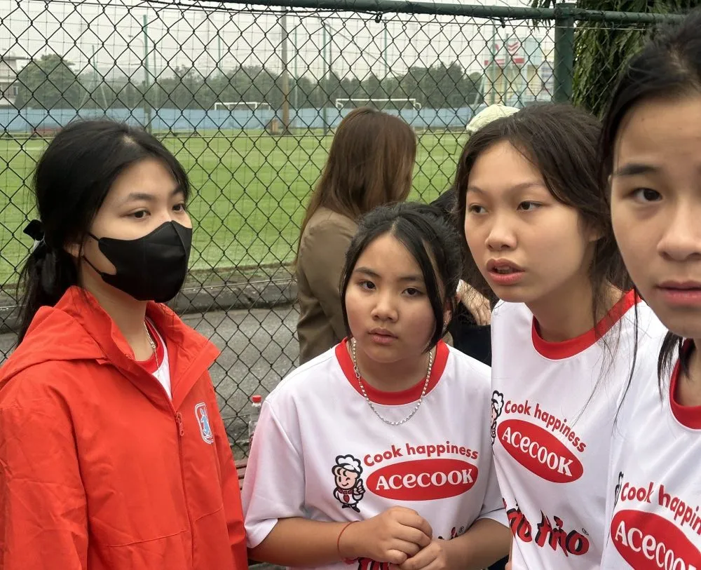 C&aacute;c tuyển thủ giao lưu c&ugrave;ng c&aacute;c em nhỏ l&agrave;ng Trẻ Em SOS Việt Nam  - Ảnh 4.